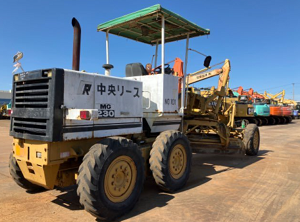 Máy san gạt Mitsubishi MG230