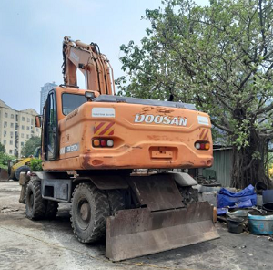 Máy đào bánh lốp Doosan DX210W đời 2010