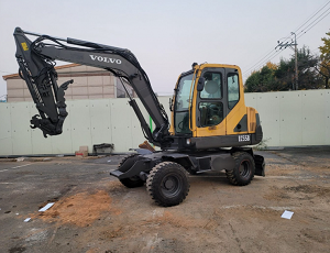 Máy đào bánh lốp Volvo EW55B