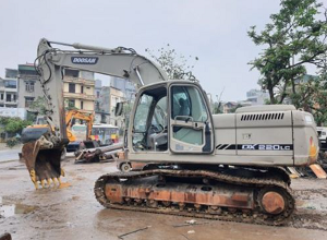 Máy đào bánh xích Doosan DX220LC đời 2010