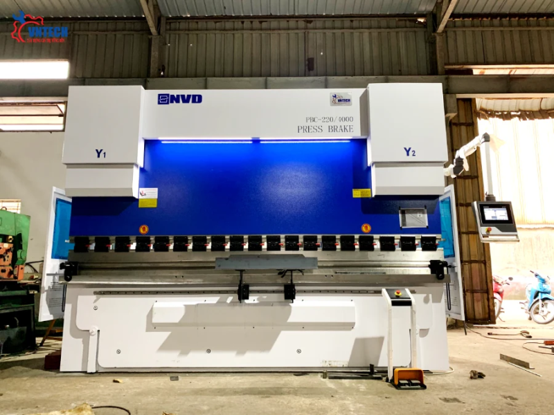 Máy chấn tôn thủy lực 300 tấn – PBC 300T/3200