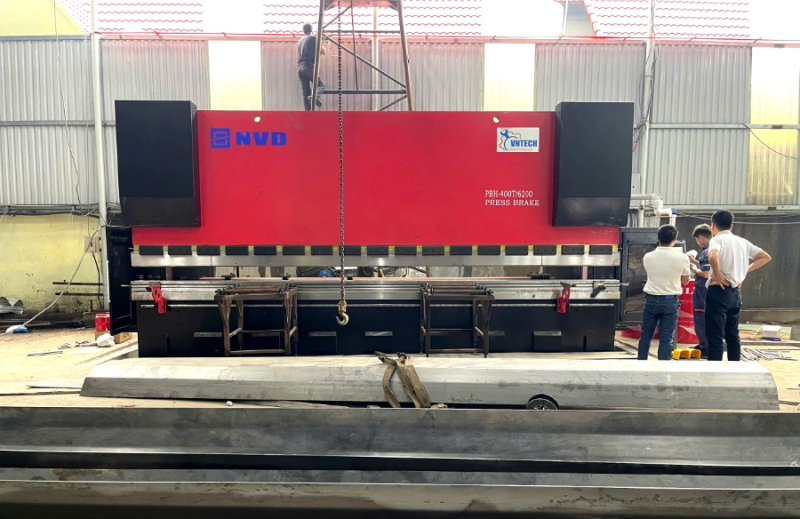Máy chấn tôn thủy lực 400 tấn – PBH 400T/6200
