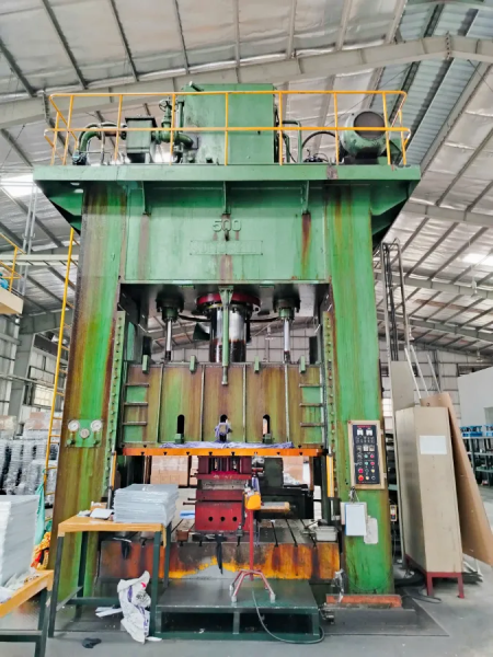 Máy Dập Thủy Lực Hạng Nặng 500/1000/1500/2000 tấn