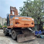 Máy đào bánh lốp Doosan DX210W đời 2010