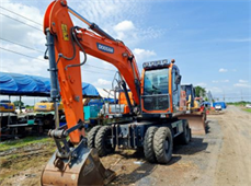 Máy đào Doosan DX140W, đời 2017, động cơ Doosan kim cơ