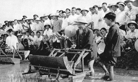 Báo cáo chuyên đề học tập và làm theo tấm gương đạo đức Hồ Chí Minh: Học và làm theo phong cách “Nói đi đôi với làm” của Chủ tịch Hồ Chí Minh