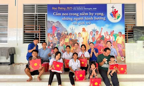 Thăm và tặng quà Trung thu cho các bé tại Cơ sở Bảo trợ Xã hội Thiên Ân