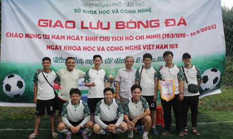Giao lưu bóng đá chào mừng 135 năm ngày sinh Chủ tịch Hồ Chí Minh và ngày Khoa học và Công nghệ Việt Nam 18/5