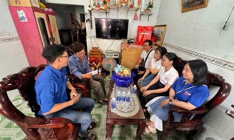 Thăm hỏi,  tặng quà cựu chiến binh  nhân dịp kỷ niệm 78 năm Ngày Thương Binh – Liệt sĩ (27/7/1947 – 27/7/2024)